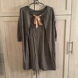 Club Monaco sweater. Size extra small. In great condition.